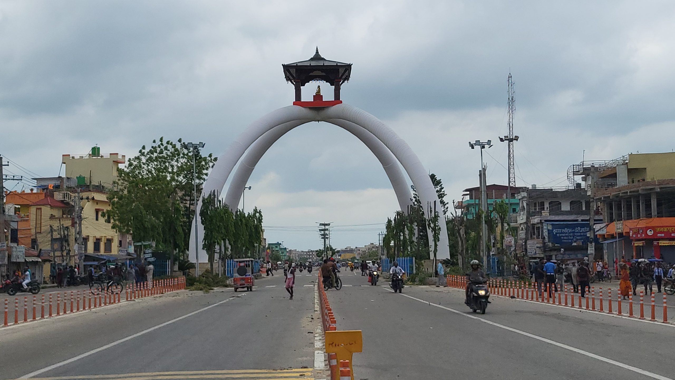 धनुषामा दुई घण्टाका लागि कर्फ्यु खुकुलो, अत्यावश्यक सामग्री खरिद गर्न पाइने