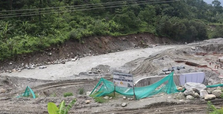 जलविद्युत् आयोजनाको ‘मकिङ’ले पहिरो र कटानको समस्या
