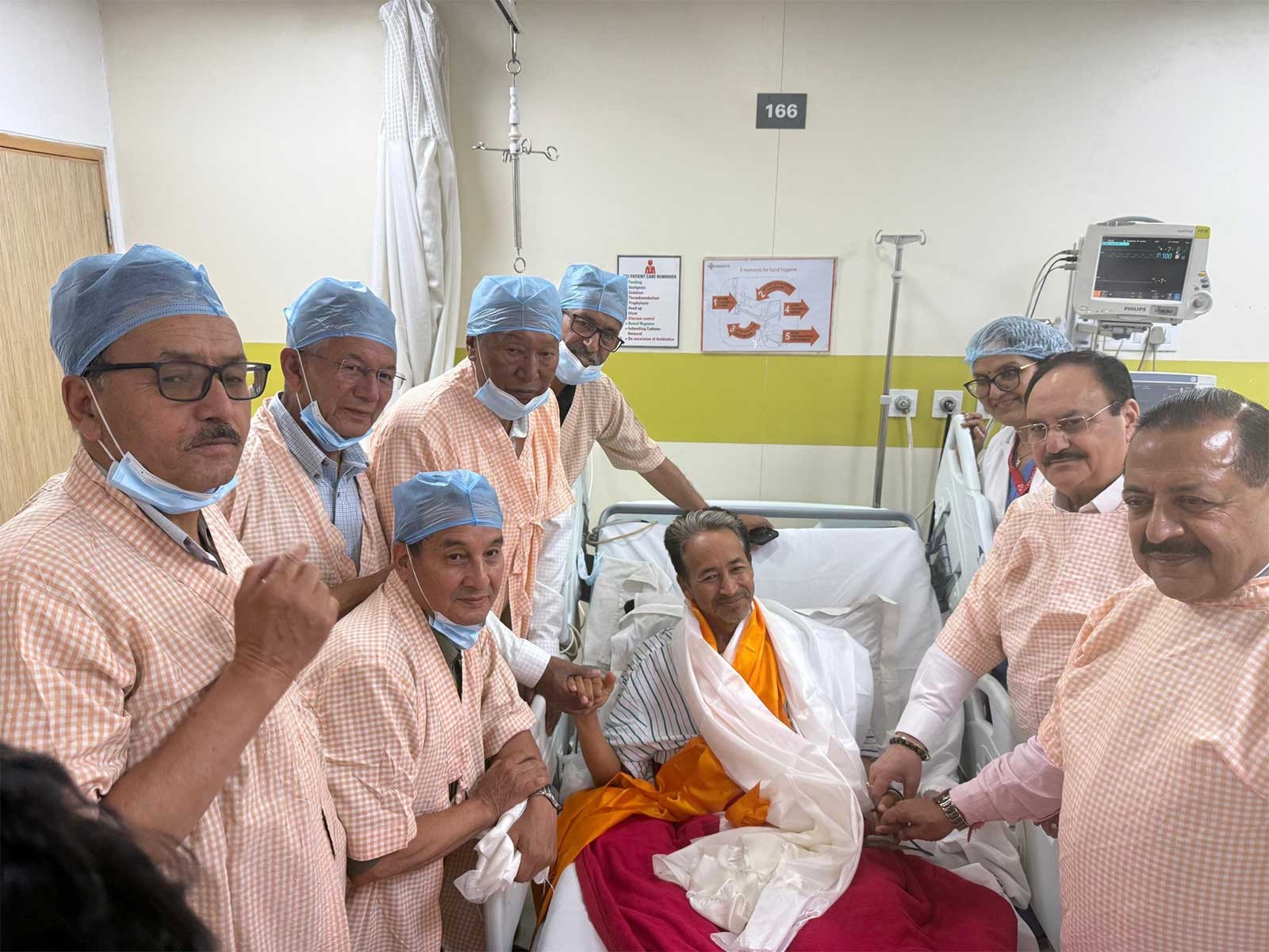 २६ दिनपछि सोनम वाङचुकले तोडे अनशन, पेपर लिकविरुद्ध कडा कानुन ल्याउने मोदीको घोषणा
