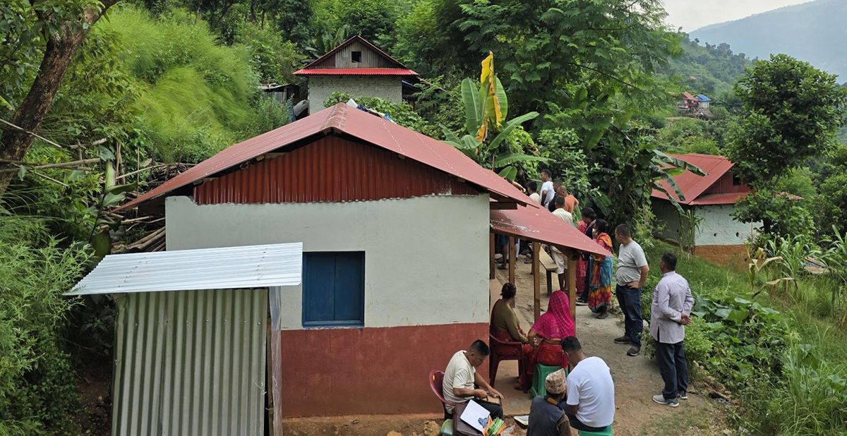 हलेसी तुवाचुङका तीन विपन्न परिवारले पाए भूकम्प प्रतिरोधी घर
