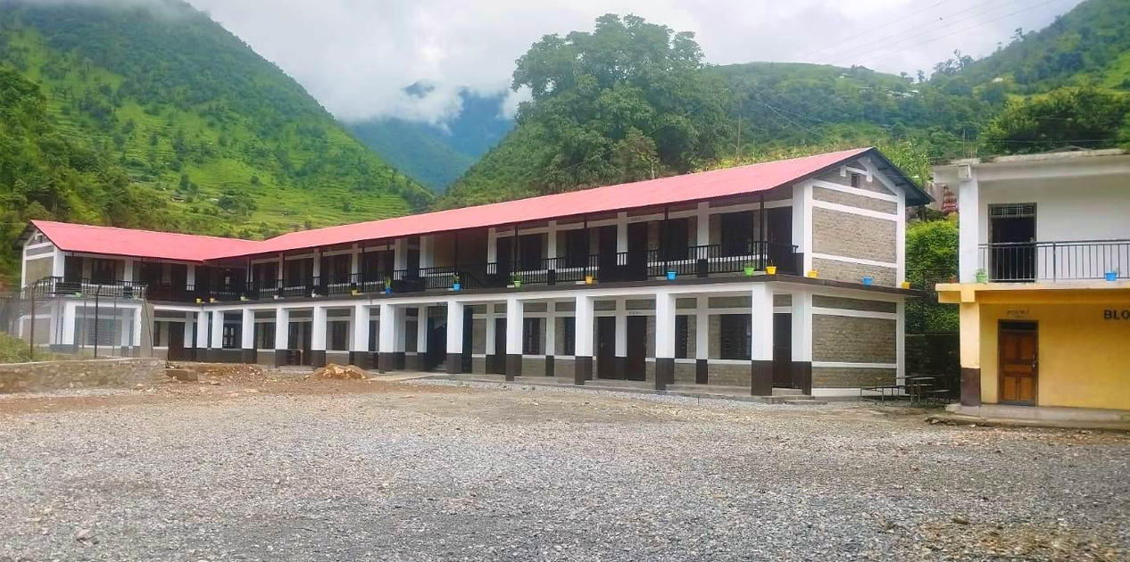 कक्षाकोठा अभाव झेल्दै आएको सुकुर्दुङको विद्यालयमा थपिए १२ कोठा