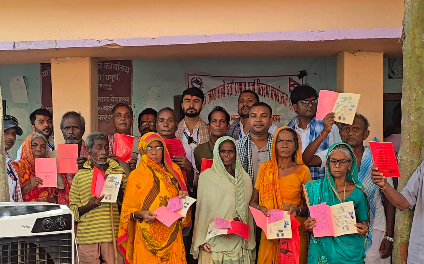 धनुषाको मिथिला नगरपालिकाका थप ३१० परिवारले नापजाँचको १० वर्षपछि पाए लालपुर्जा