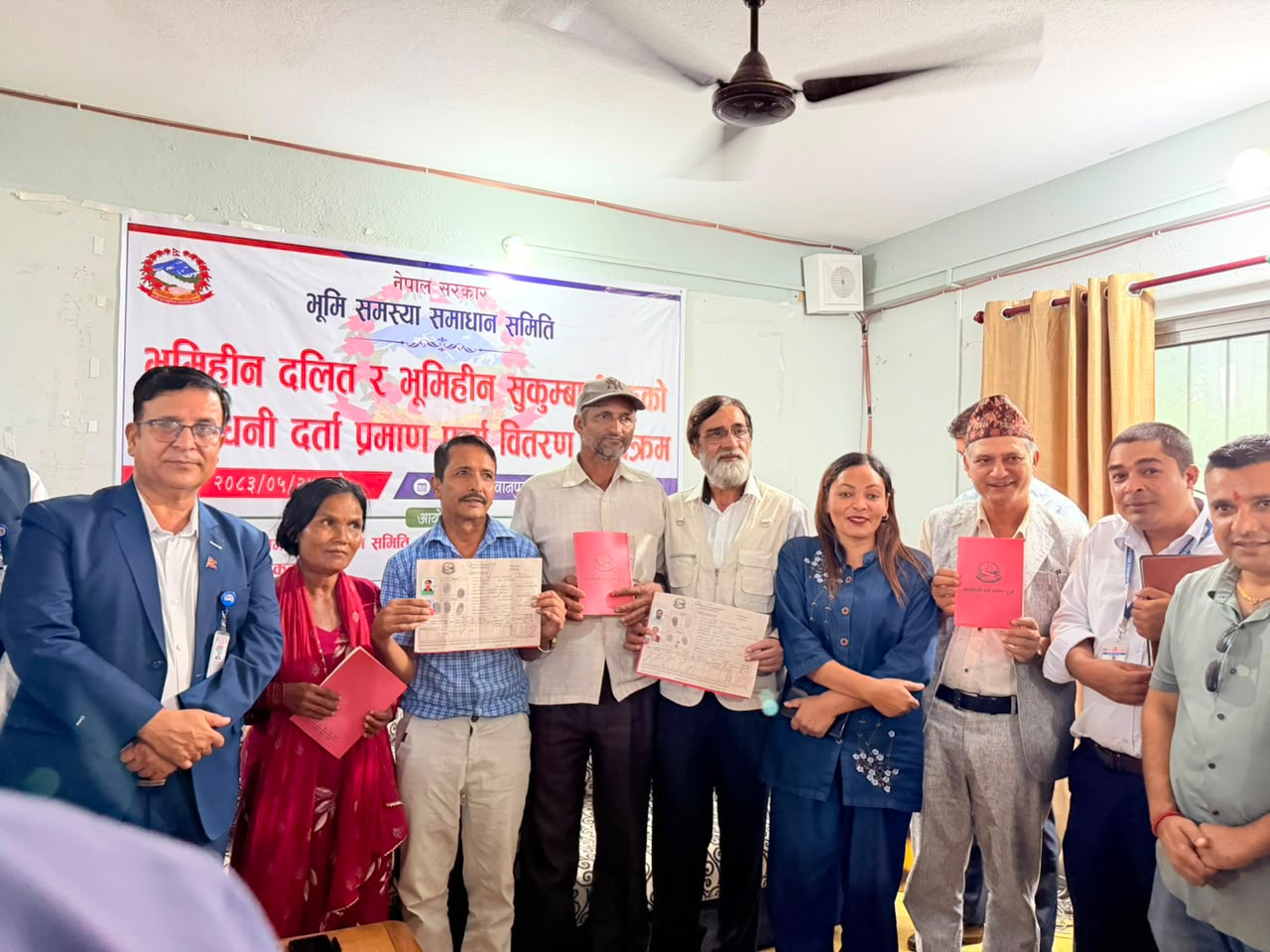मकवानपुरगढ़ीमा लालपुर्जा वितरण, ६ सुकुम्बासी परिवार बने जग्गाधनी