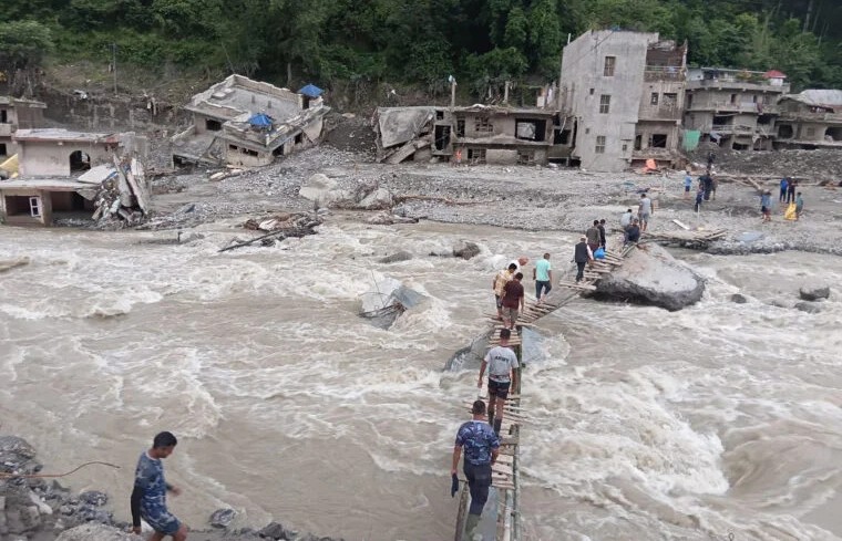 फलाखु खोलामा फड्के तथा स्याफ्रुबेँसीस्थित भोटेकोशी नदीमाथि तुइन निर्माण