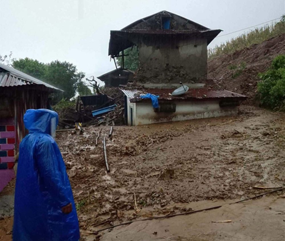 पाल्पामा पहिरोमा परी दुई जनाको मृत्यु, तीन बेपत्ता