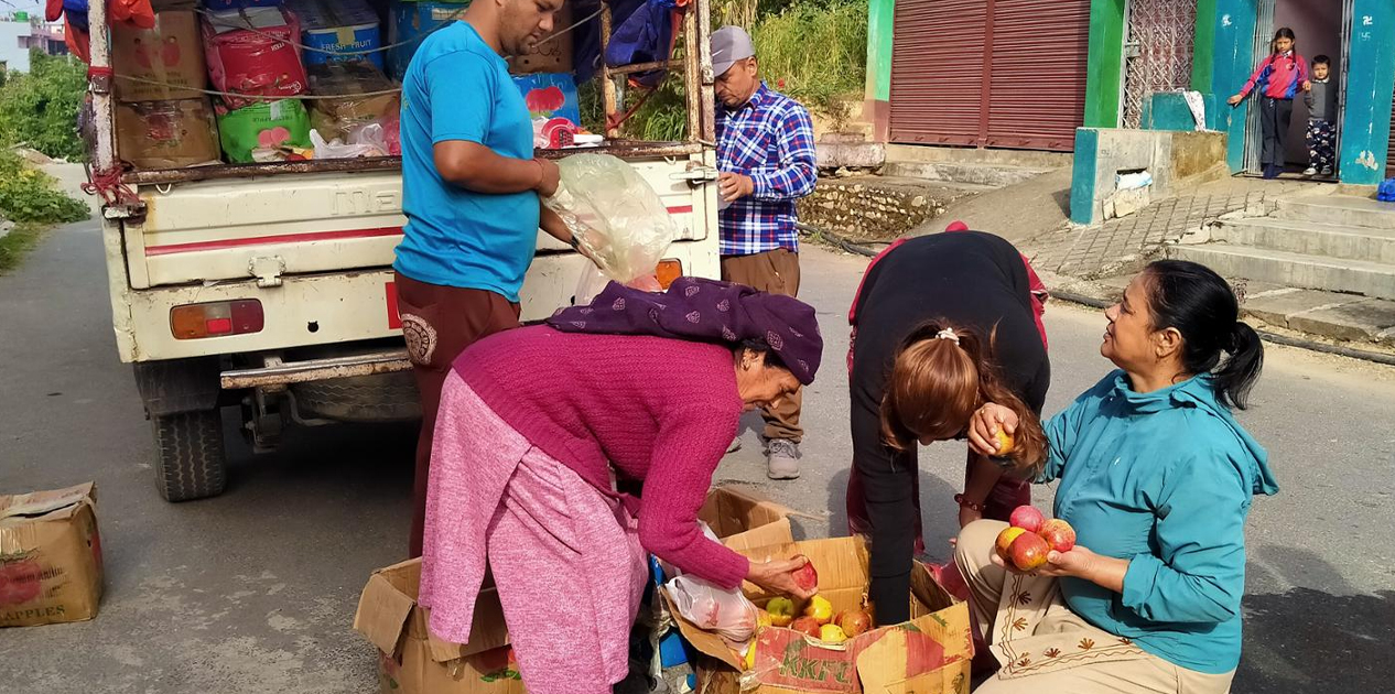 जुम्लाको स्याउ स्याङ्जाका उपभोक्ताको घरदैलोमा