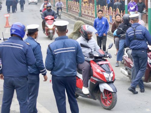 मापसे र लापसे गरी सवारी चलाउने ९८२ चालक कारबाहीमा